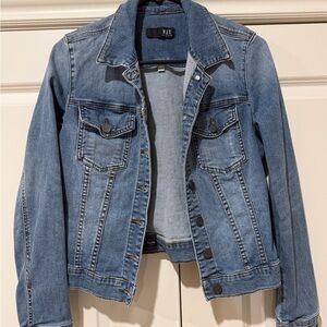 KUT from the Kloth classic medium wash denim jacket size M